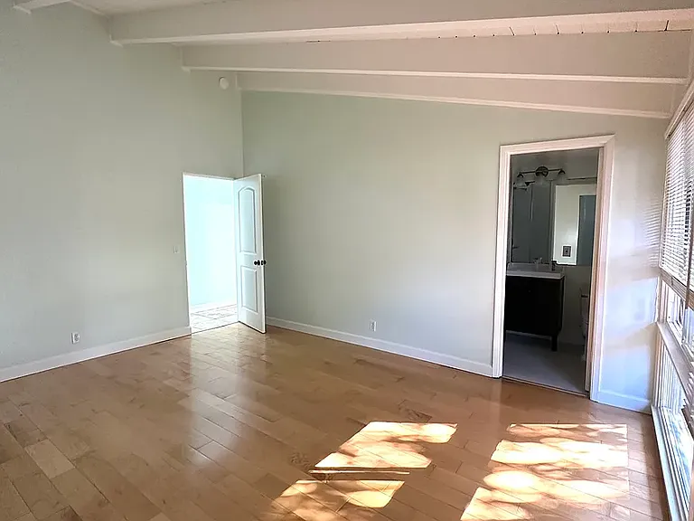 520 Saint Claire Dr — Photo 11