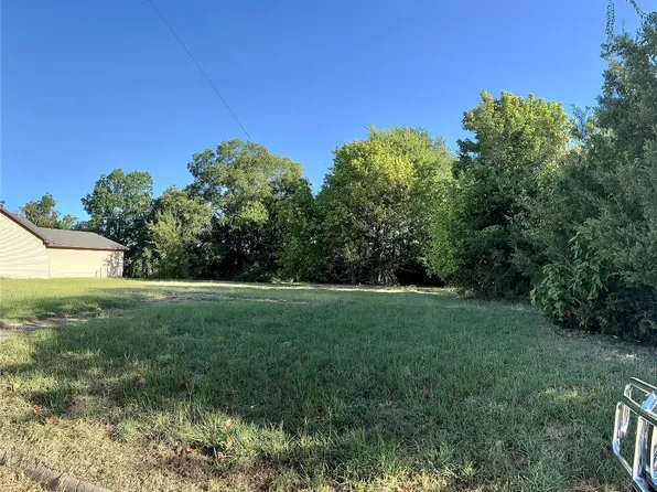 Putman St, Sulphur Springs, TX 75482