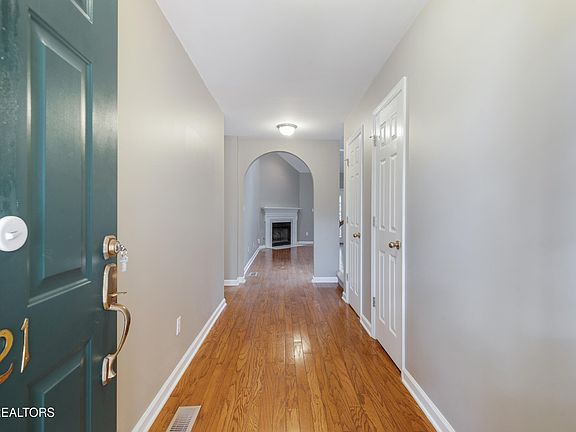 4th image of 921 Heather Way