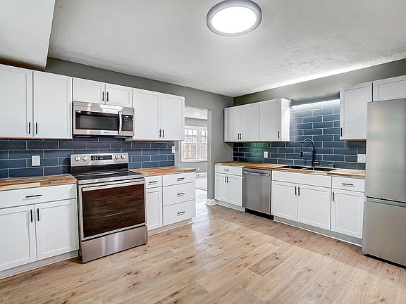 2nd image of 651 Robin Ln