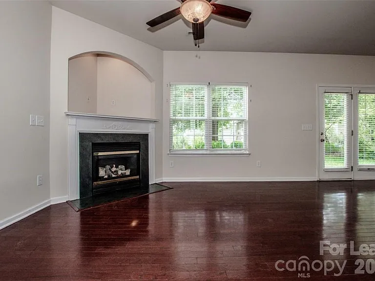 11133 Aprilia Ln — Photo 3