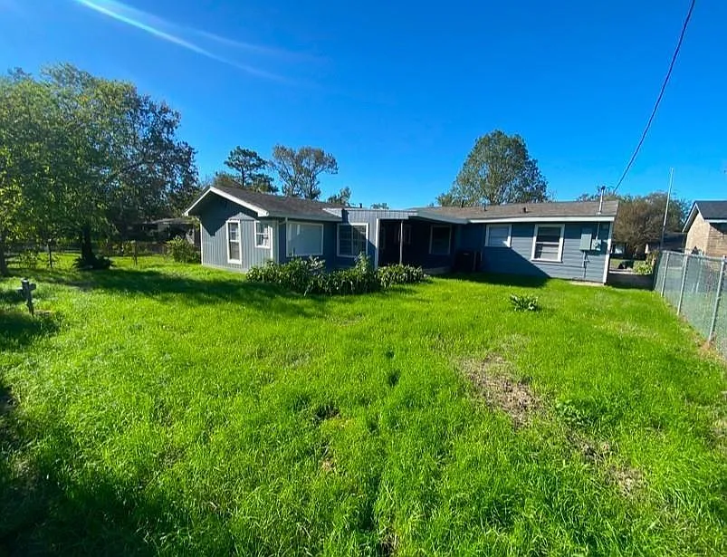 4 bed, 2.0 bath, 1997 sqft, $1,750 — Photo 2