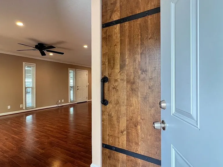 22 Belvedere Ct — Photo 2