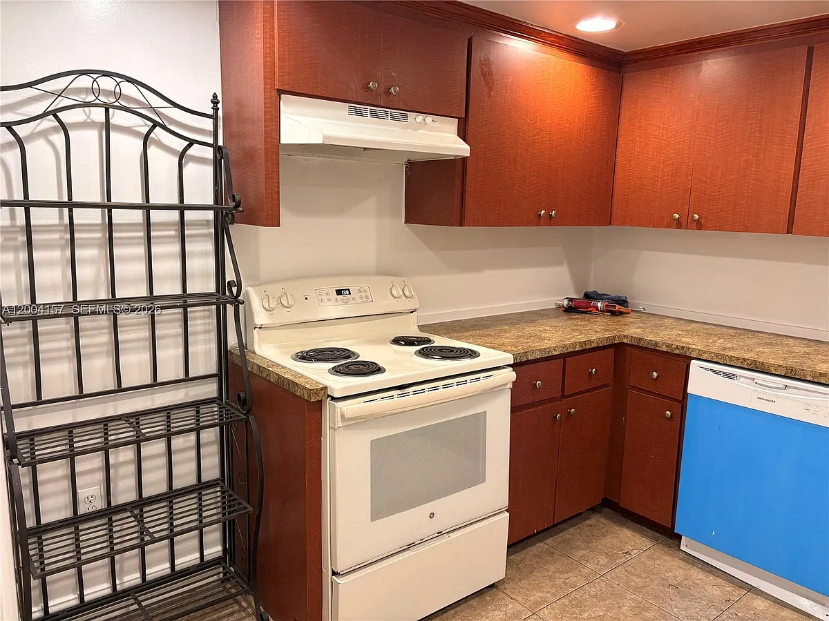 Building Photo - 4168 Inverrary Dr #408