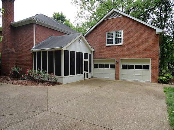Enjoy this screened- in patio.