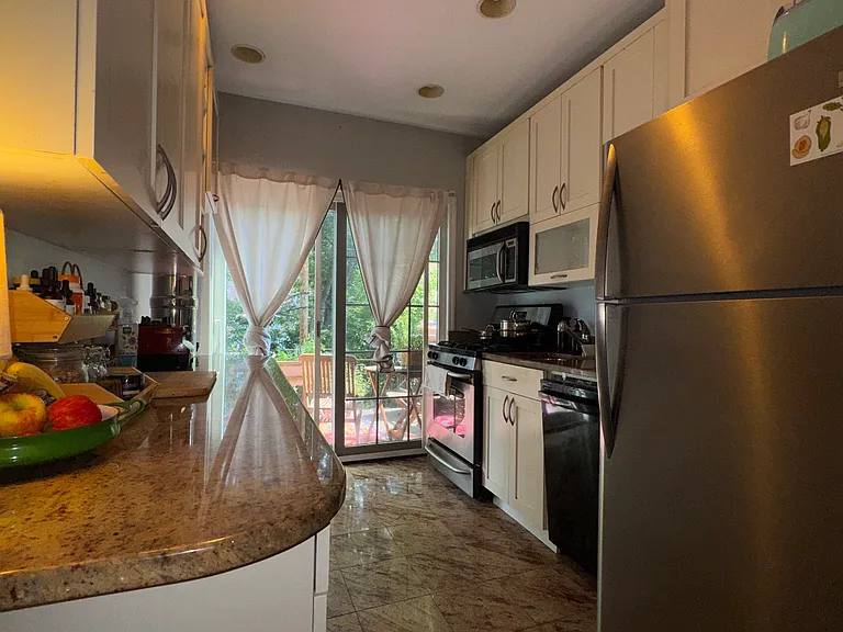 388 Burns St #1 — Photo 10