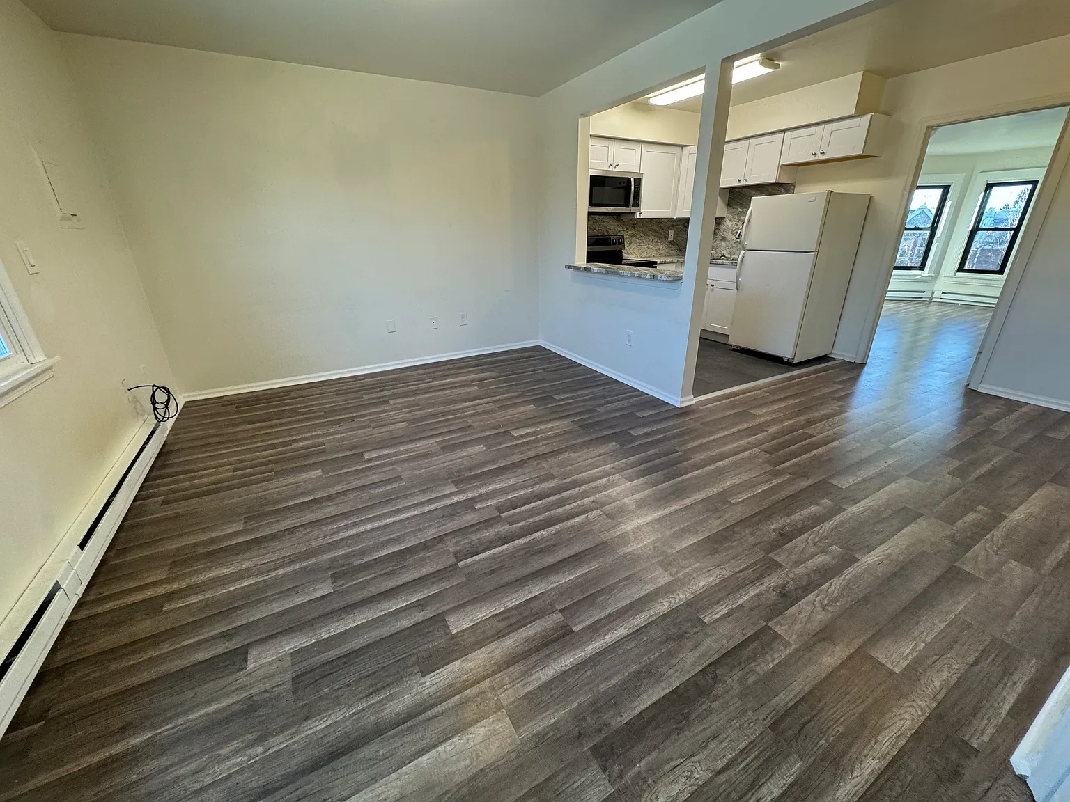 1 bed, 700 sqft, $1,300 — Photo 3