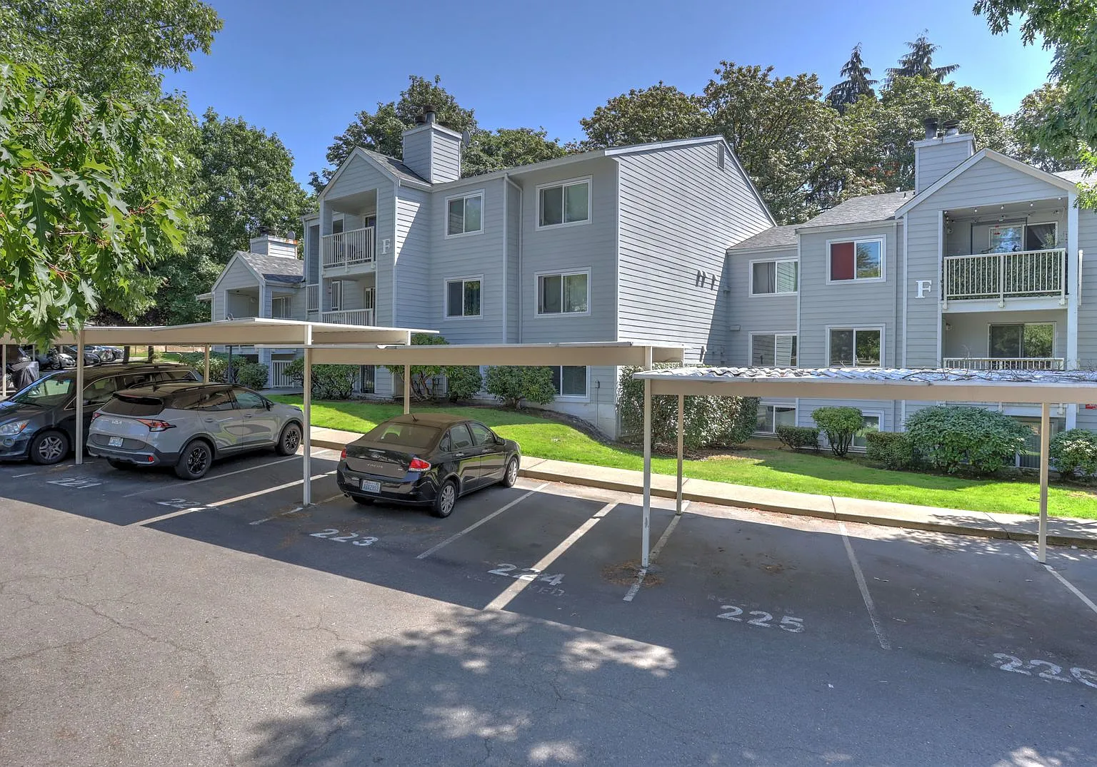 This ground floor corner-unit condo — Photo 3