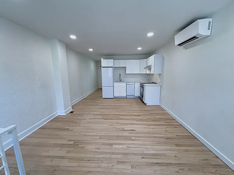 1934 Green St #1R — Photo 11