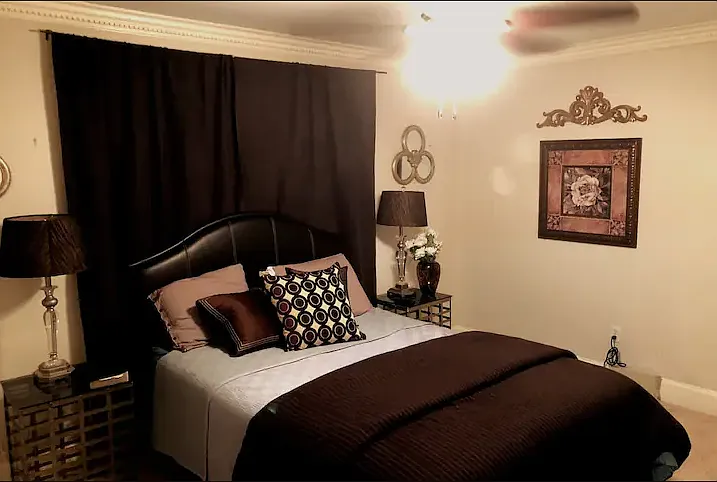 6 bed, 11716 sqft, $9,100 — Photo 3