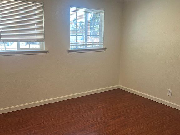 3rd image of 320 Murray Dr #1