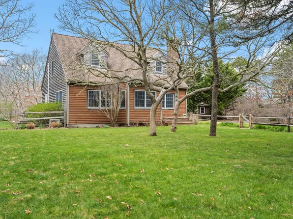 111 Charles Neck Way, West Tisbury, MA 02575