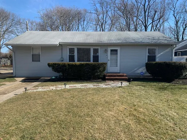 12 Wilson Avenue, Riverhead, NY 11901