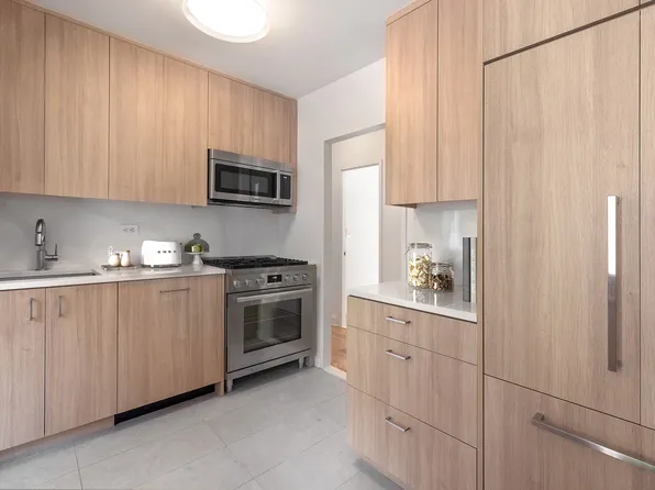 424 West End Avenue image 3 of 15