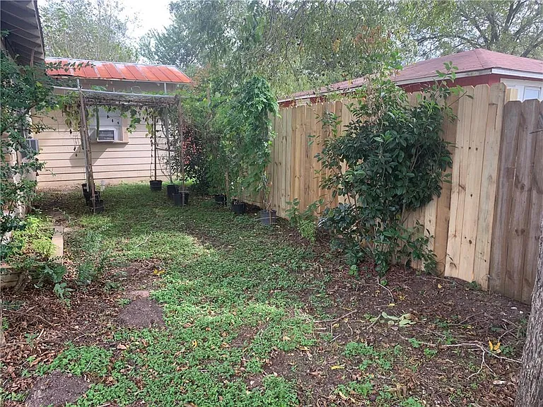 2305 Main St — Photo 11