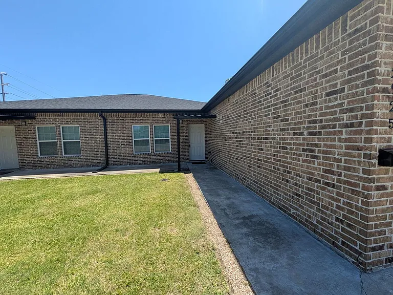 2925 Pecos St — Photo 2