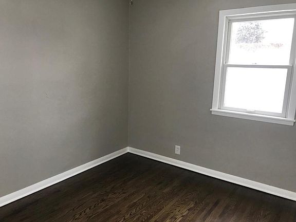 3rd image of 100 16th Ave S
