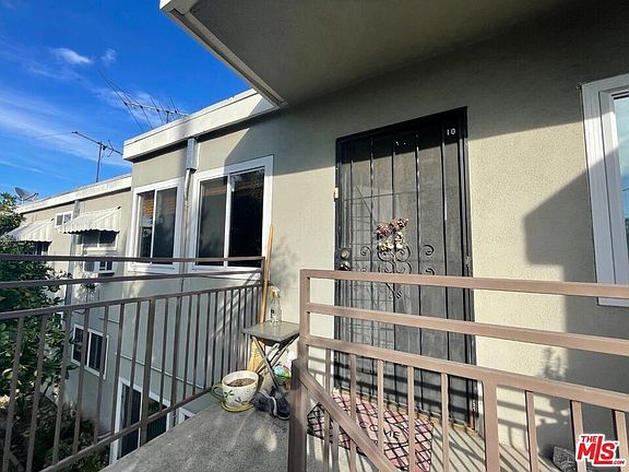 5th image of 7131 N Coldwater Canyon Ave #10