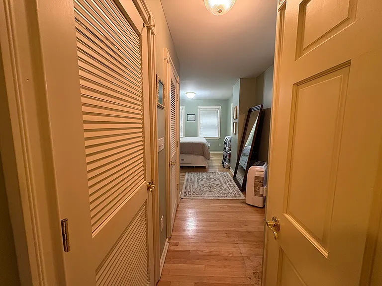 233 E Main St — Photo 8