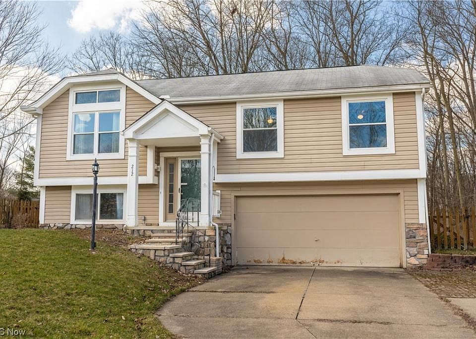 1st image of 212 Yorkshire Dr