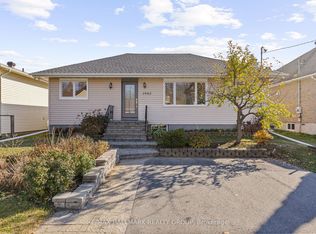 1902 Rosebella Ave, Ottawa, ON K1T 1G7