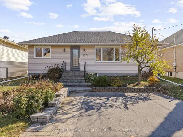 1902 Rosebella Ave, Ottawa, ON K1T 1G7