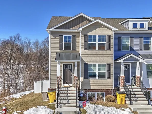 7 Moses Dr, Martinsburg, WV 25405
