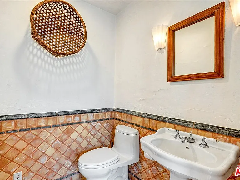 3916 Rambla Orienta — Photo 8