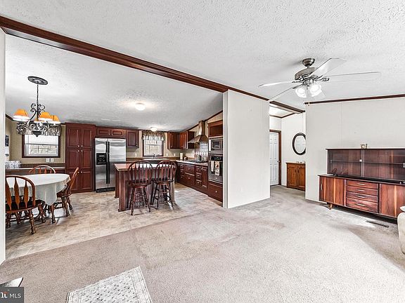 3rd image of 212 High Point Ln