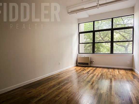 5th image of 315 Berry St APT 206
