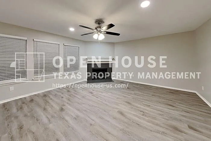4 bed, 2.5 bath, 2661 sqft, $2,250 — Photo 3