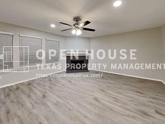 3rd image of 534 Hickory Ln