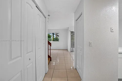 6225 Kendale Lakes Cir Photo 1
