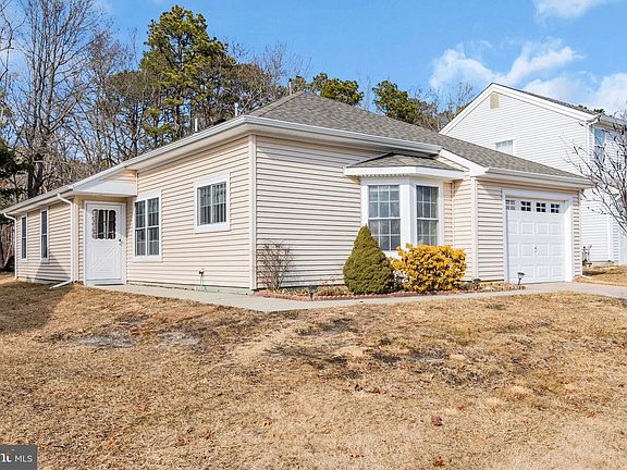 2nd image of 146 Pine Oak Blvd