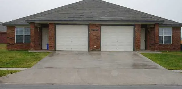 3 bed, 1200 sqft, $1,250 — Photo 1