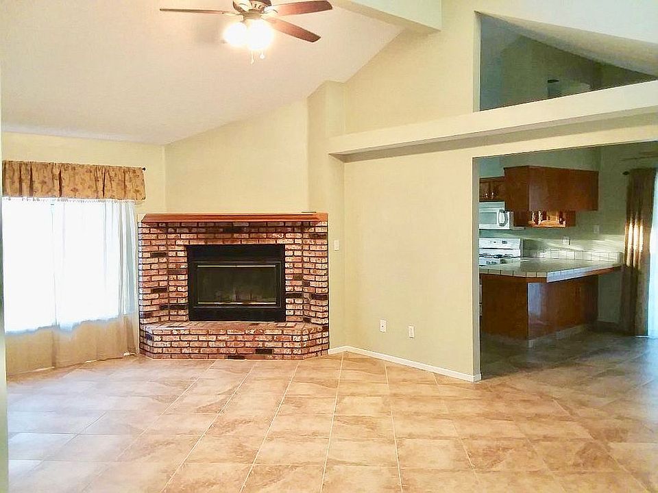 wood/gas fireplace