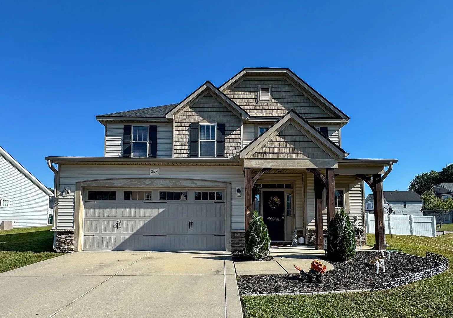 Beautifully Maintained 3 Bed 2.5 Bath Home in West Gate — Photo 1