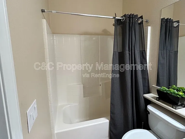 30934 Crystalaire Dr — Photo 10