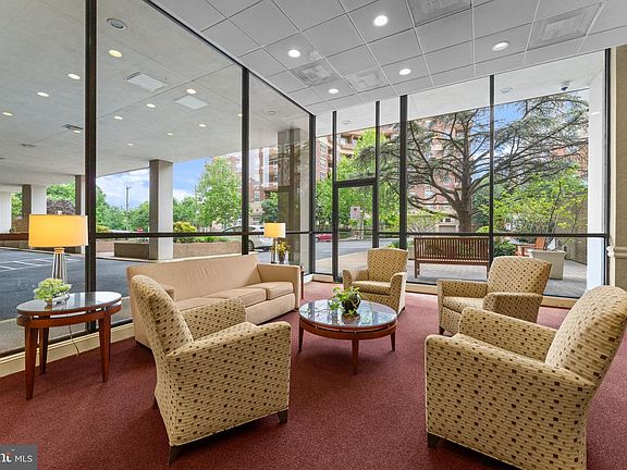 5th image of 3800 Fairfax Dr APT 809