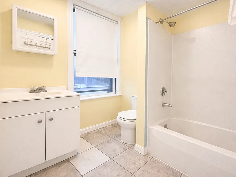 1130B Washington St — Photo 6