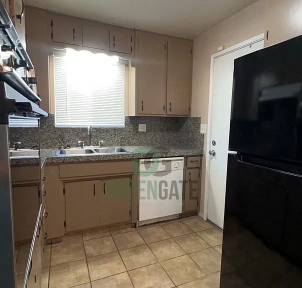 2305 Rose Ave — Photo 12