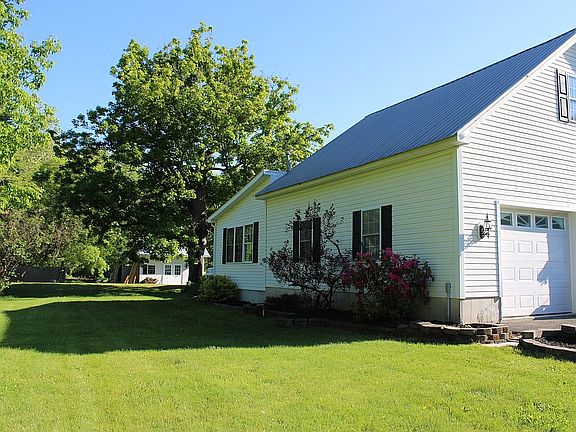 5th image of 122 Howes Cave Rd