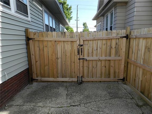 5th image of 252 E Southern Ave