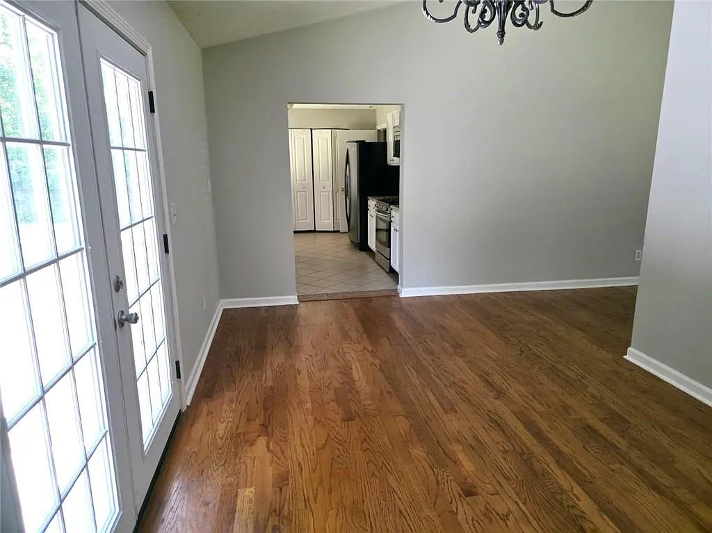 4 bed, 2.0 bath, 1420 sqft, $1,900 — Photo 3