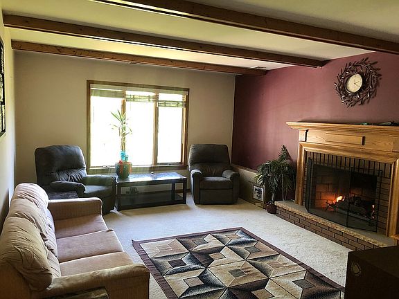 3rd room may be used as bdrm