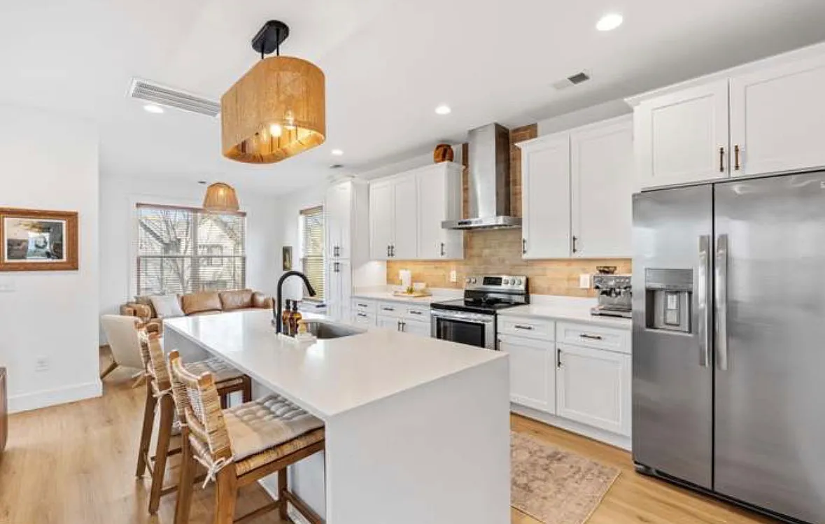 3 bed, 2.5 bath, 2117 sqft, $3,400 — Photo 4