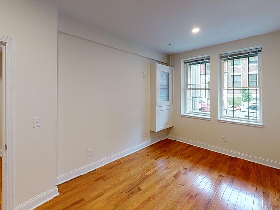 5th image of 123 Sutherland Rd APT C