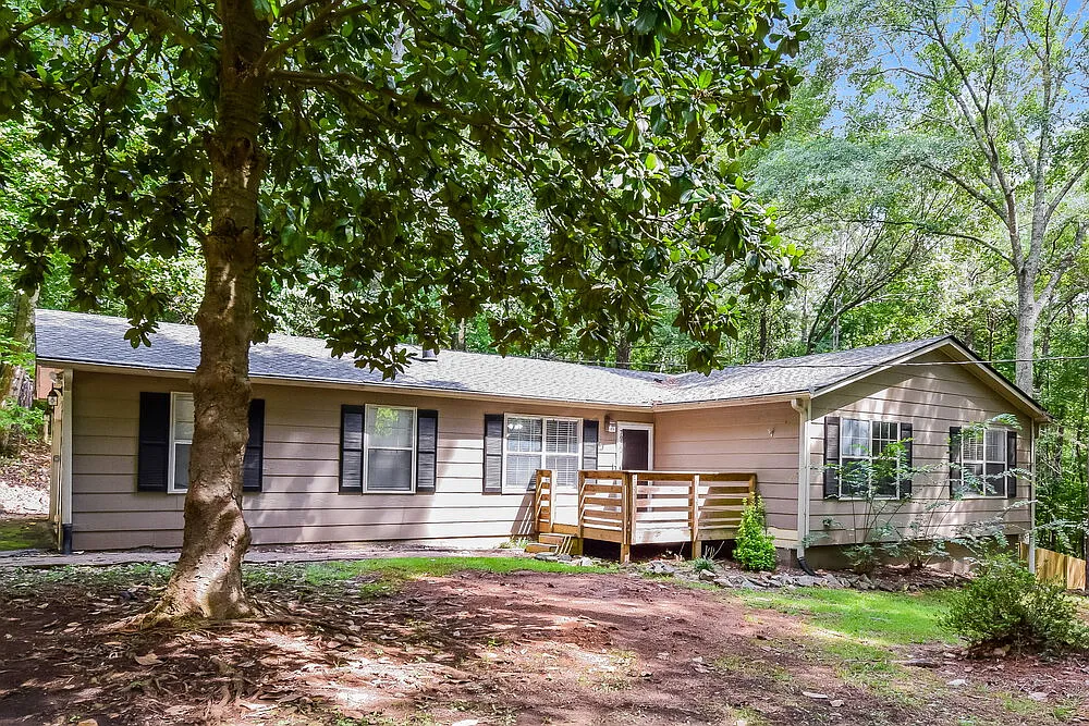 3 bed, 2.0 bath, 1404 sqft, $1,725 — Photo 1