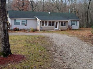 150 Coyote Ln, Oneida, TN 37841