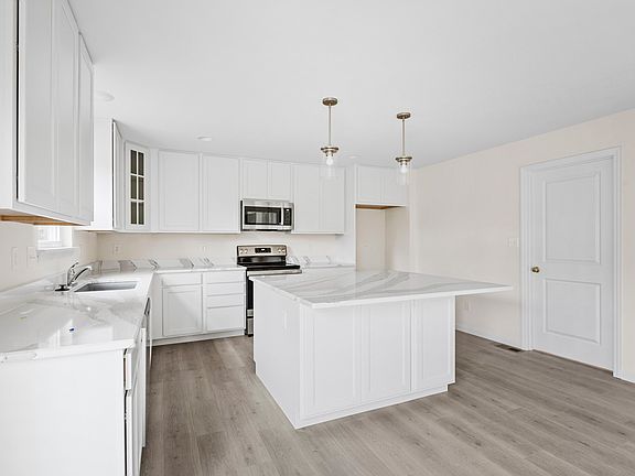 3rd image of 2462 Chukka Dr